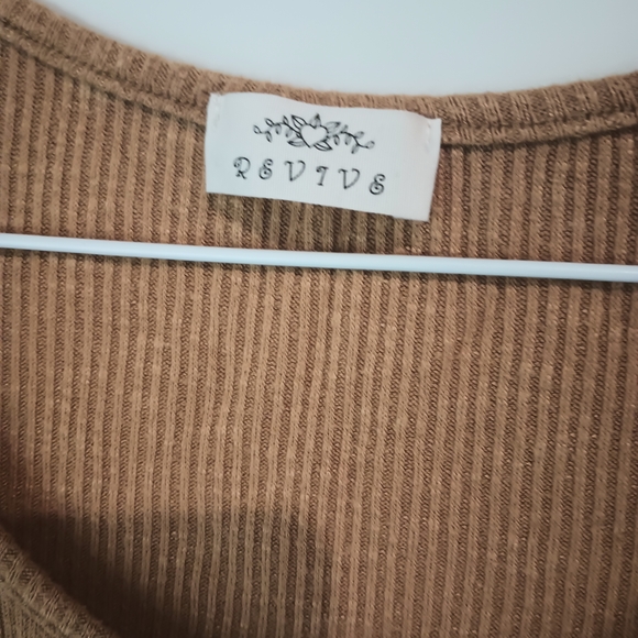 Tan Ribbed Button-Down Top - Picture 3 of 7